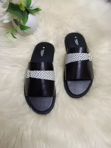 Sandales soft Tchin ST Fine désign en peau élégante