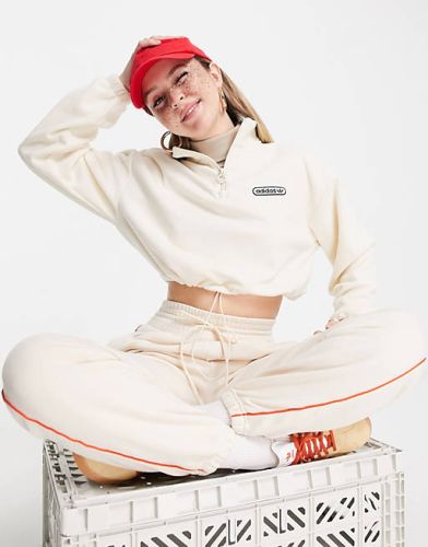 adidas Originals - Retro Luxury - Polaire courte à col zippé et imprimé au dos - Blanc cassé
